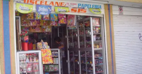 MISCELANEA Y PAPELERIA CARRERA 105C 64F 24